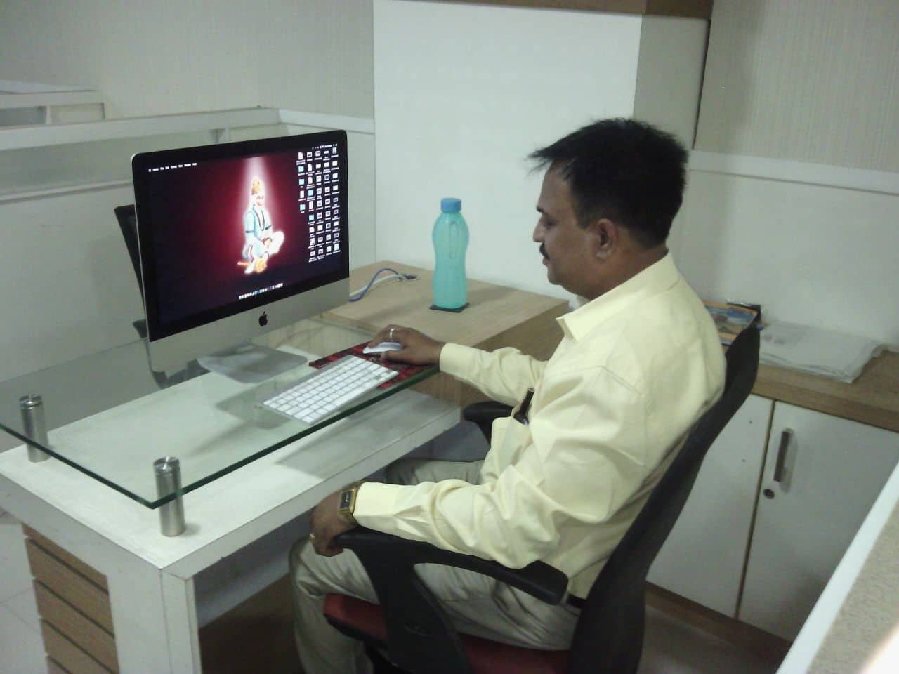 Inside Iluarttherapy's workshop